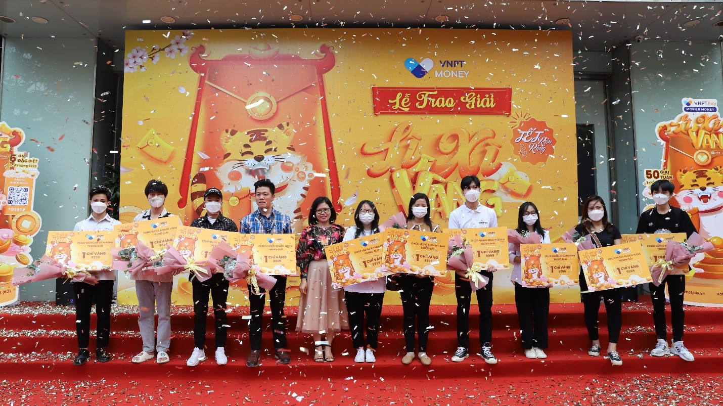 Trao thưởng chương trình LÌ XÌ VÀNG - TẾT RỘN RÀNG  cùng VNPT Money